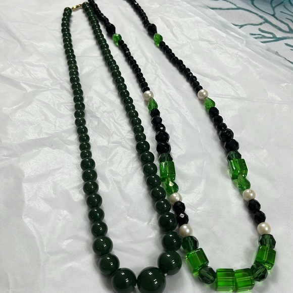 My Green Period:Two Well-Balanced Strands of Vintage Beads - Picture 12 of 12